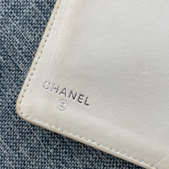 Chanel checkbook wallet - Picture 3 of 8